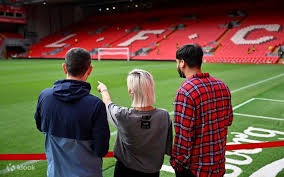 2024年11月，阿莫林出任曼联主帅，带队取得25胜15平23负。本赛季曼联目前排名英超第6。